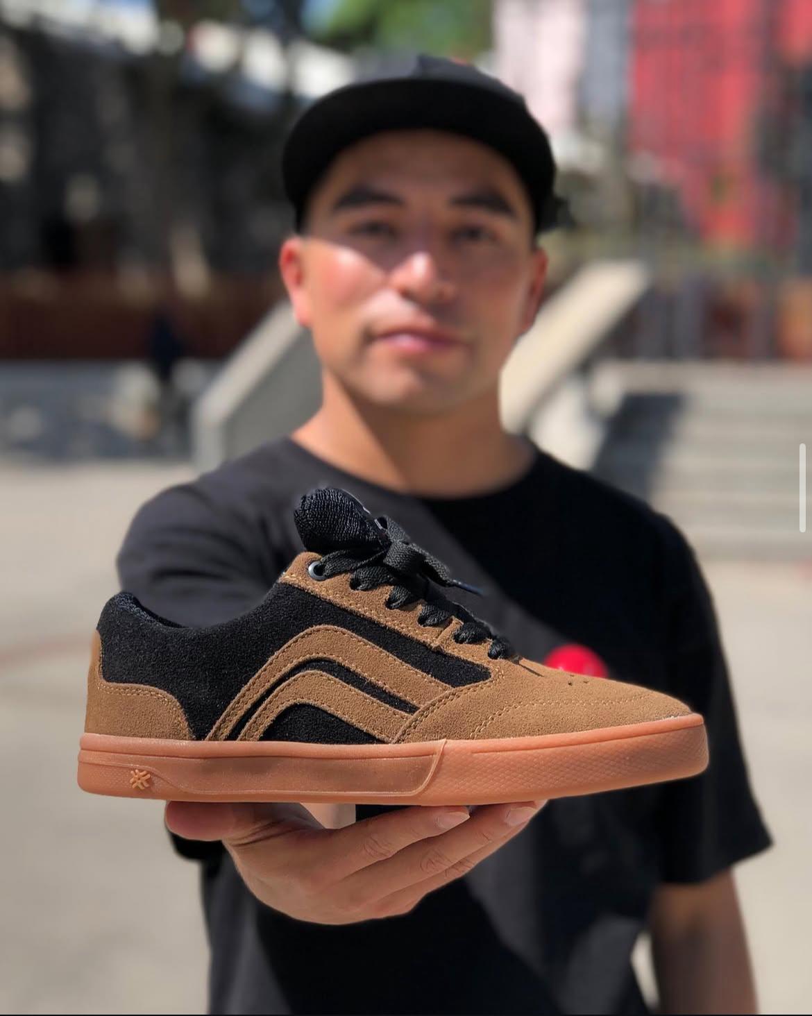 Tenis Gremio ¨Artesano Camel Negro¨